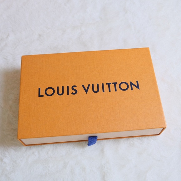Louis Vitton Passport Cover Monogram Eclipse - Picture 7 of 7